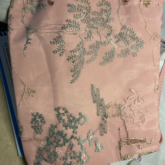 Elegant Cream Crossbody Bag with Asian Print - Picture 6 of 7